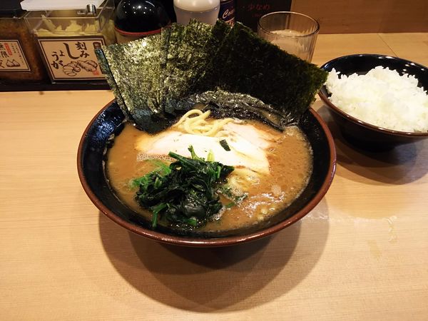 「ラーメン(並)+海苔+ライス 脂多、味濃」@輝道家直系 皇綱家の写真