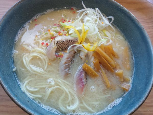 「あら出汁ラーメン　８８０円」@食堂ソラノシタ 足立区役所店の写真