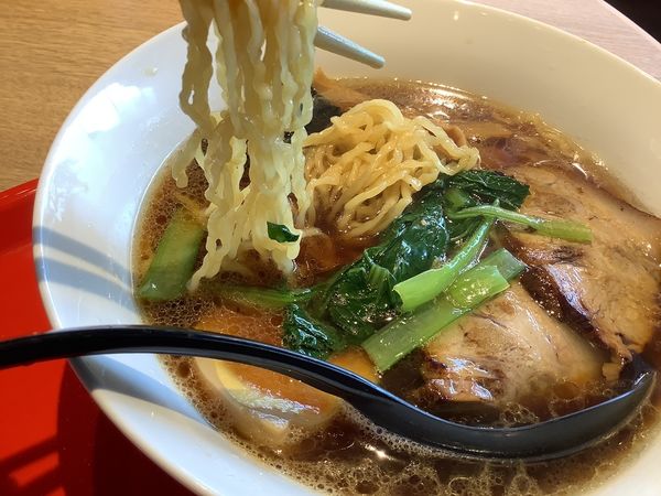 「醤油ラーメン　800円」@かるびラーメン小田原 ミナカ店の写真