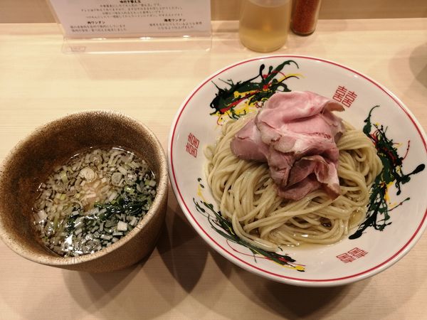 「あっさりつけめん　900円　肉ワンタン2個120円」@つけめん金龍の写真