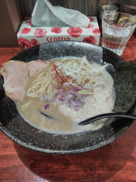 「濃厚煮干しそば」@麺屋 綴の写真