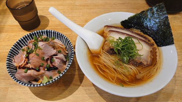 「中華そば 880円 + チャーシュー丼 450円」@寿製麺よしかわ 坂戸店の写真