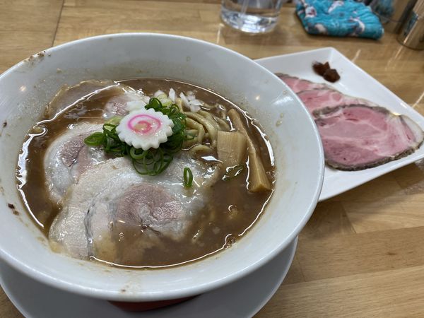 「とんこつラーメン 800円 南国スイート桃ニク 500円」@ぶたのほしの写真