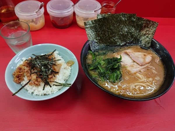 「ラーメン のり まぶしご飯」@ラーメン杉田家の写真