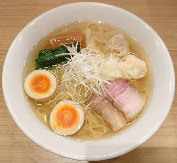 「白醤油支那蕎麦＋肉・海老雲呑各1ケ＋味玉」@支那蕎麦 澤田の写真