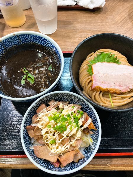 「極濃烏賊つけ麺 吊るし焼き焼豚丼」@煮干しつけ麺 宮元の写真