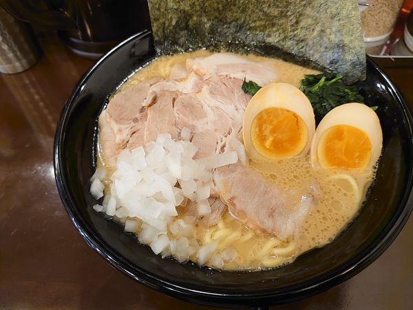 「特製ラーメン」@横浜家系ラーメン 濃厚家 霞ヶ関店の写真