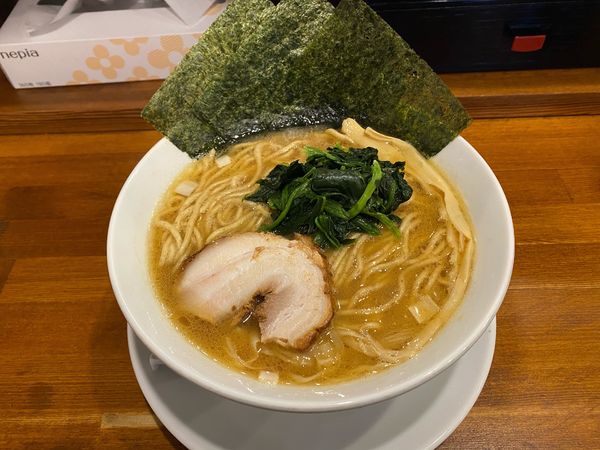 「豚骨醤油らぁ麺」@らぁ麺しろの写真