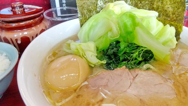 「#しょうゆ豚骨ラーメン #並 #750円 #キャベツ #100円」@甲子家の写真