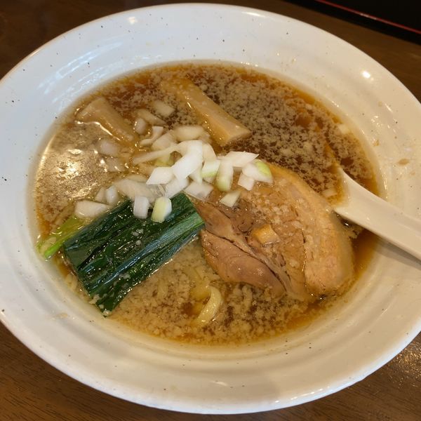 「背脂煮干醤油ラーメン750円」@自家製多加水極太麺 ISAMIの写真