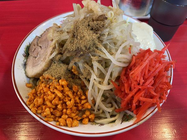 「まぜそば（小）・紅生姜」@鷹の目 大宮店の写真