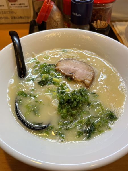 「鶏白湯＋サービス半ライス」@麺場 鶏源 TORIGEN 黄金町店の写真