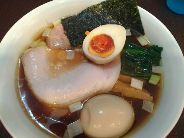 「醤油ラーメン+味玉」@とものもとの写真