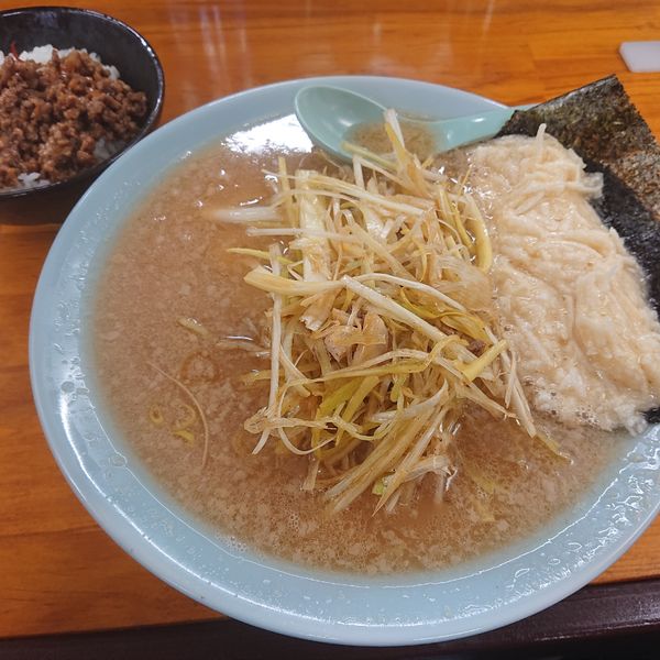 「ネギとろラーメン800円、半ライス100円」@ラーメン丸子屋の写真