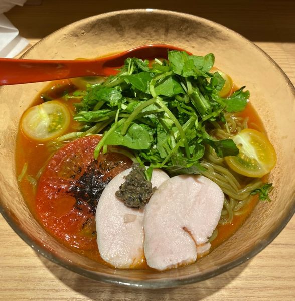 「【限定】彩りトマトの冷しモリンガ麺　９５０円」@焼きあご塩らー麺 たかはし アトレ川崎店の写真