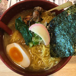 特製鶏白湯らーめん　醤油　980円