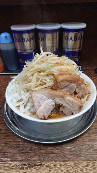 「令3・6・4限定海老味味噌ラーメン、ヤサイタマネギニンニクマシ」@麺でる 南大沢店の写真