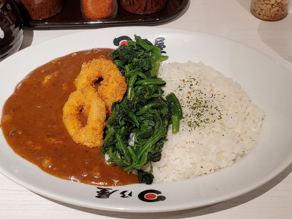 「濱のシーフードカレー＋ほうれん草＋激辛」@日乃屋カレー 横浜石川町店の写真