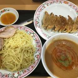 亀有つけ麺748円(大盛無料)ニンニク激増餃子297円