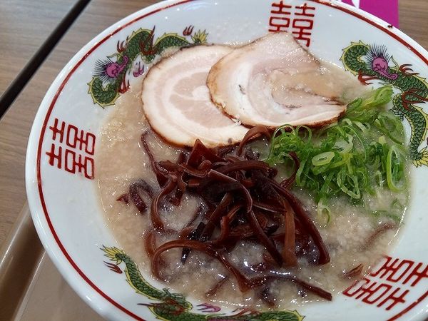 「ラーメン700円替え玉無料　バリカタ」@博多だるま JAPAN 越谷レイクタウンカゼ店の写真