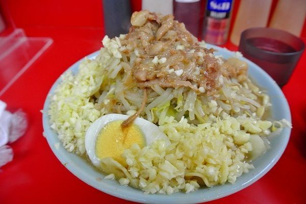 「富士丸ラーメン900円麺少生卵チョイ脂大蒜多め」@ラーメン富士丸 東浦和店の写真
