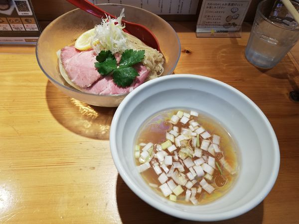 「しじみ貝の冷たいこんぶ水つけめん」@焼きあご塩らー麺 たかはし 上野店の写真