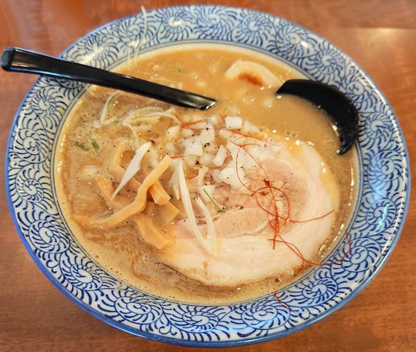 「濃厚豚骨煮干ラーメン【限定】」@ラーメン・まぜそば 麺丸の写真