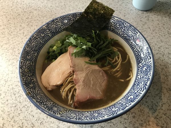 「濃厚煮干ラーメン 900円」@破壊的イノベーションの写真