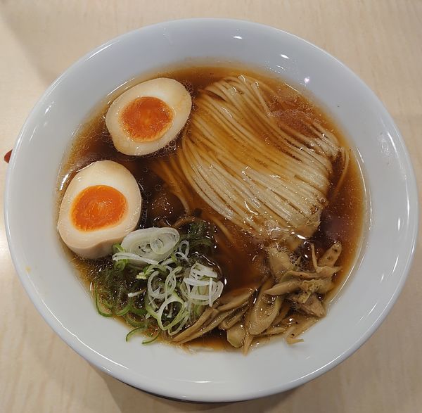 「稲庭中華そば+味玉(1120円)」@食堂 七彩の写真