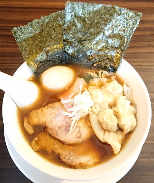 「特製中華そば(中太手もみ麺)＋ワンタン(5ヶ)」@麺や 豊の写真