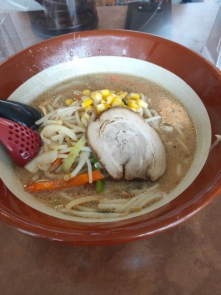 「味噌ラーメンと辛い味噌ラーメン」@麺カフェ ひまわりの写真