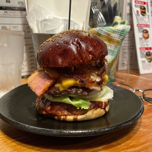 「インディアベーコンエッグチーズバーガー」@ハングリー ヘブン 目黒店の写真