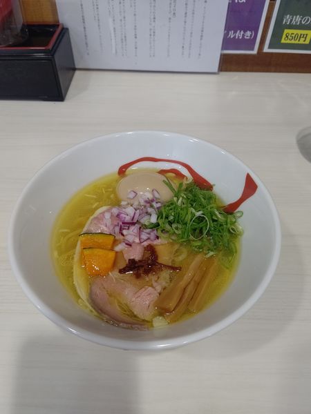 「コク塩+燻製玉子」@麺や 魁星の写真