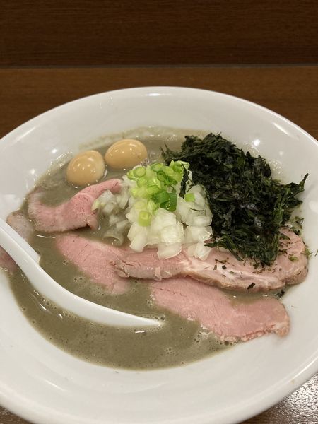 「濃厚煮干」@煮干し中華そば 魚魚の写真