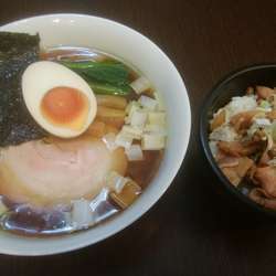 醤油ラーメン　チャーシューごはん