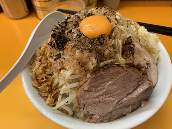 「汁なし粉チーズ・野菜ニンニク焦がしアブラ　700円」@ラーメンエース 八王子店の写真