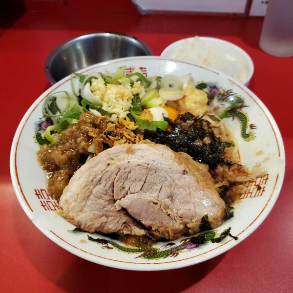 「ミニラーメン汁なし全マシマー油追い飯ワンプッシュ」@ラーメン英二の写真