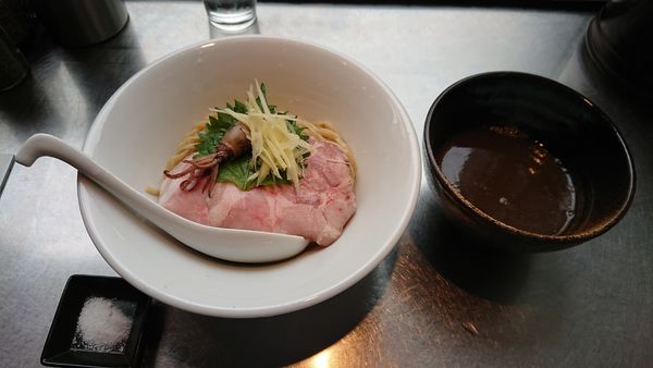 「焙煎濃厚烏賊煮干つけ蕎麦」@さんじの写真