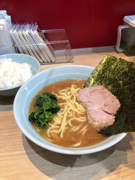 「海苔ラーメン並硬め濃いめ、無料ライス」@らーめん 尾又家の写真