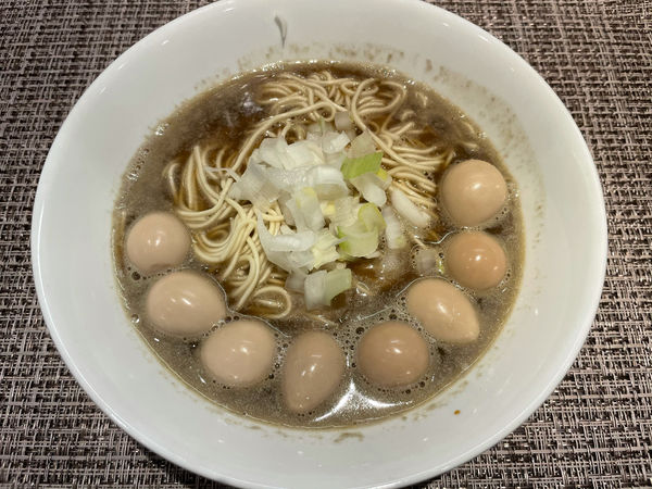 「淡麗中華そば(醤油)＋うず乱舞」@煮干乱舞の写真