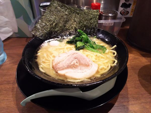 「ラーメン(醤油) 脂多、味濃+海苔+半ライス」@横浜家系ラーメン 晴天家 十条店の写真