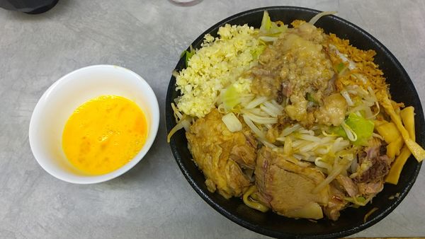 「国産豚まぜそば麺850円+豚ちょいマシ200円」@豚仙人 吉野町本店の写真