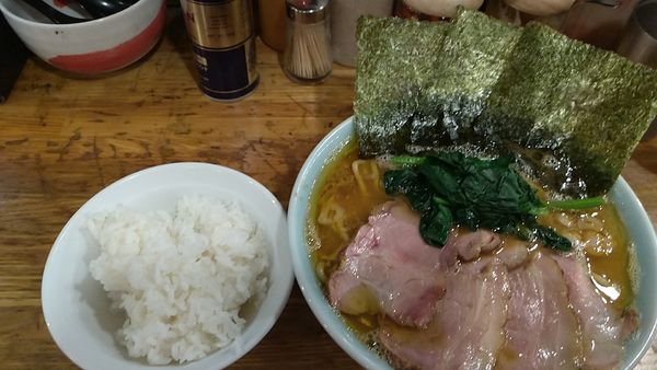 「家系ラーメン大盛り+チャーシュー増し+小ライス」@麺屋 庄太 六浦本店の写真