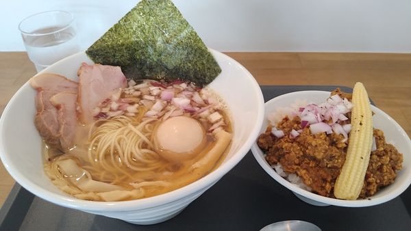 「煮干し中華SOBA清¥700+味玉¥100+スパイスカレー小」@NEW LATITUDE CHINESE Shangri-La 〜香格里拉〜の写真