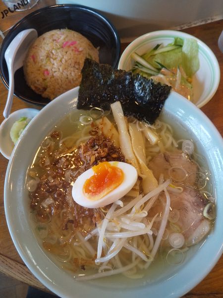 「揚げネギラーメン750円半チャーハンセット350円(税抜)」@佐野ラーメン たかのの写真