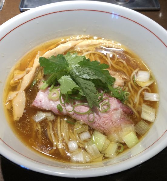 「地鶏中華そば(醤油・細麺)830円➕替え玉110円」@麺や 虎徹の写真