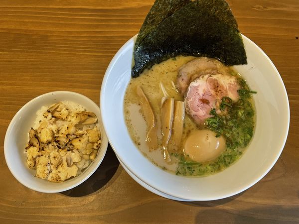 「鯛骨らぁ麺・塩・全部のせ1000円＋ミニご飯+鯛炙り200円」@鯛骨らぁ麺 あぐらの写真