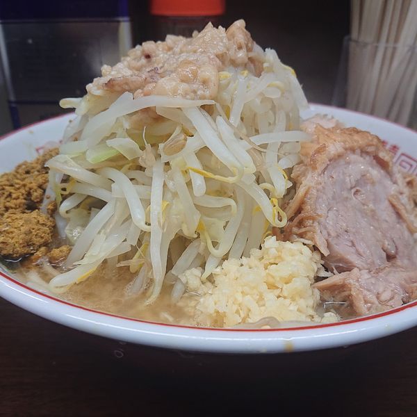 「小ラーメン700円(ヤサイニンニクアブラ、カレー君)」@ラーメン二郎 横浜関内店の写真