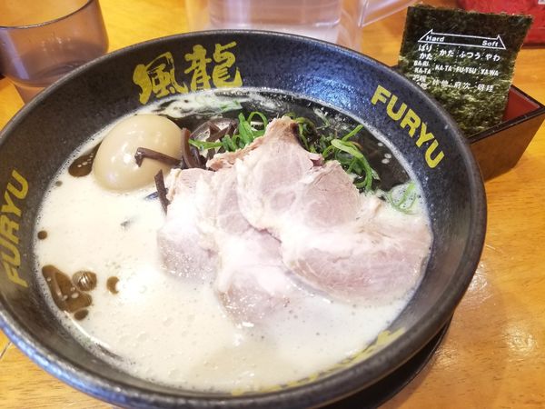 「福・黒マー油とんこつラーメン」@博多風龍 高田馬場店の写真