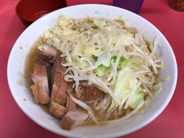 「ぶた5枚入小ラーメン(ニンニク)+生たまご 850円」@ラーメン二郎 環七一之江店の写真